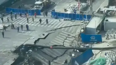 中国道路坍塌的惊人画面